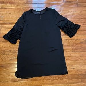 Francesca’s Ruffle Sleeve Shift Dress